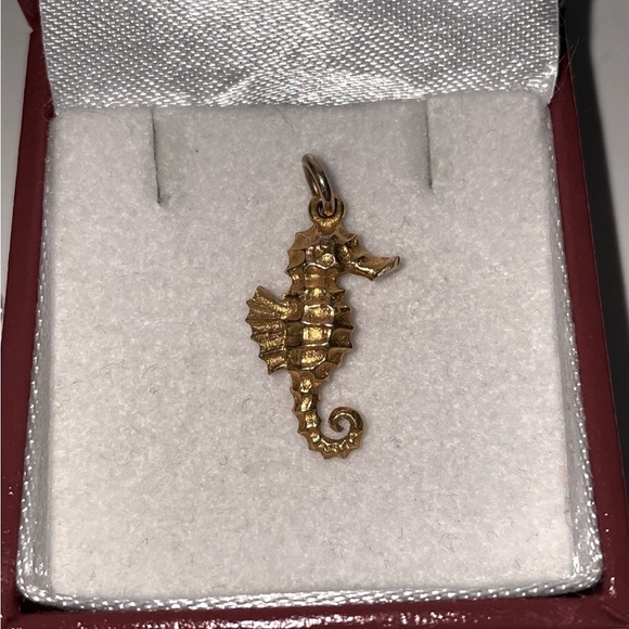 Solid 9K 375 (not 14K) Yellow Gold Seahorse Charm Pendant for Bracelet Necklace - Picture 5 of 10